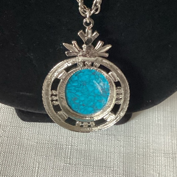 Turquoise Color Silver Tone Pendant Necklace - Picture 4 of 4